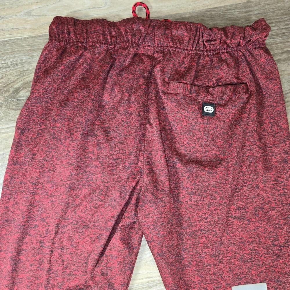 Ecko Unlimited styling sportswear
